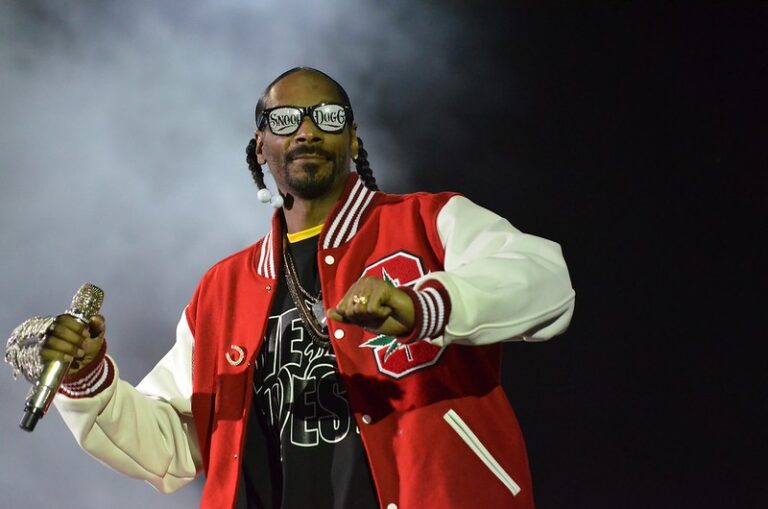 Snoop Dogg & Dr. Dre Make Long-Awaited Return to R&B/Hip-Hop Airplay Chart with ‘Gorgeous’